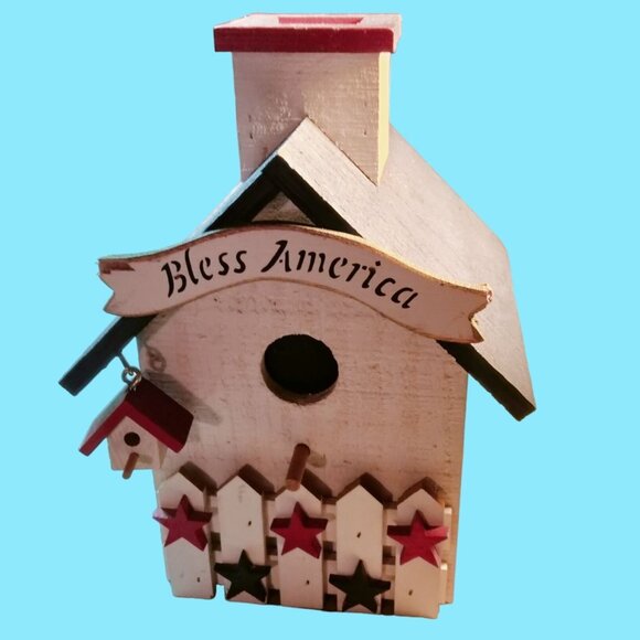 Wood Bird House God Bless America Patriotic Americana Red White Blue USA - Picture 2 of 9